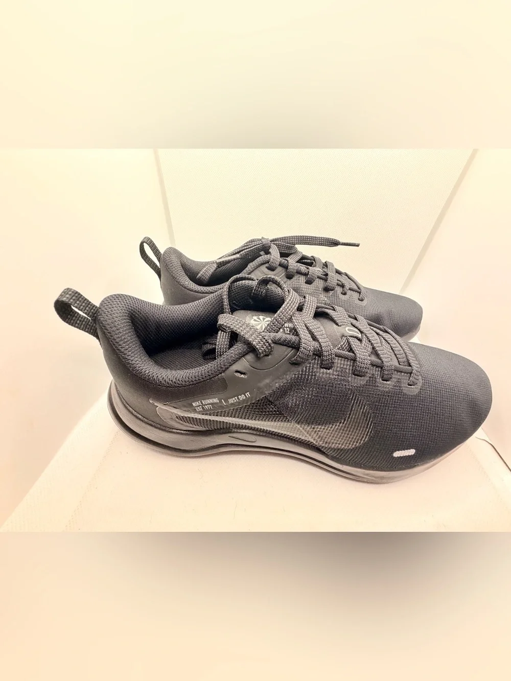 Nike women’s triple Black Low-Top Athletic Sneaker